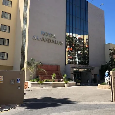 Sol Y Playa En La Carihuela Torremolinos
